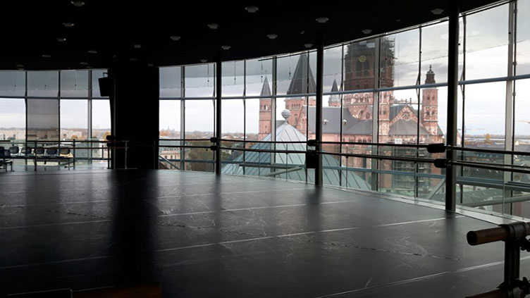 Ausblick auf den Dom vom Staatstheater Mainz aus