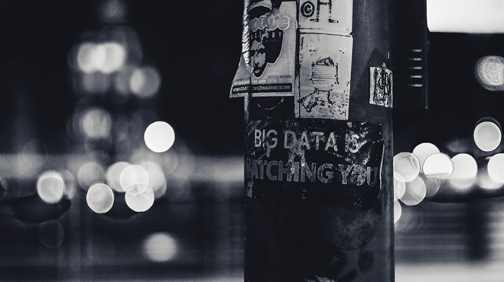 Plakat mit Aufschrift "Big data is watching you", Lyon (F) - NSA