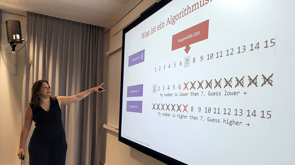 Prof. Dr. Doris Aschenbrenner im Workshop "Was macht der Algorithmus?" beim 102. Katholikentag Stuttgart 2022