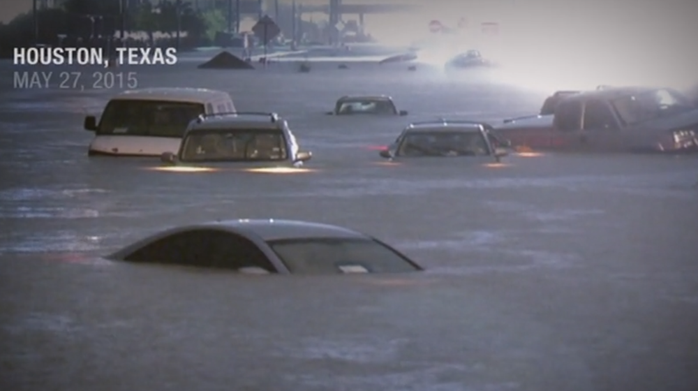 Immer noch eine eine unbequeme Wahrheit (Screenshot): Autos versinken in Houston im Wasser