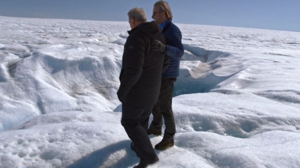 Immer noch eine unbequeme Wahrheit (Screenshot): Al Gore betrachtet das schmelzende "ewige Eis"