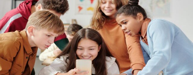 „Handys aus“ – Smartphone-Verbot an Schulen bleibt heißes Eisen