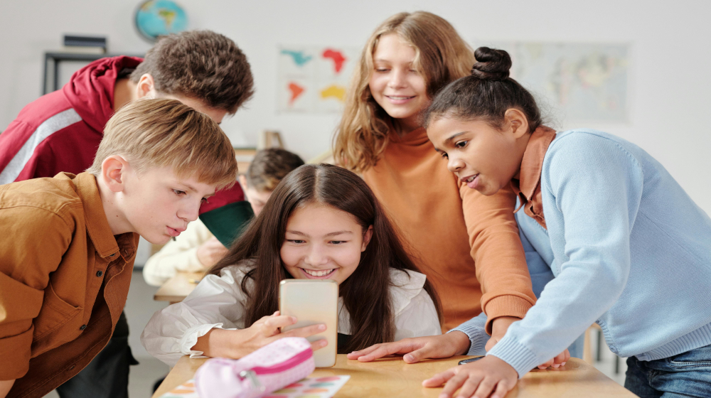 „Handys aus“ – Smartphone-Verbot an Schulen bleibt heißes Eisen